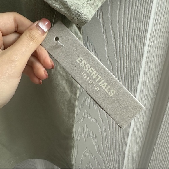 Brand new Essentials T-shirt - Picture 5 of 7